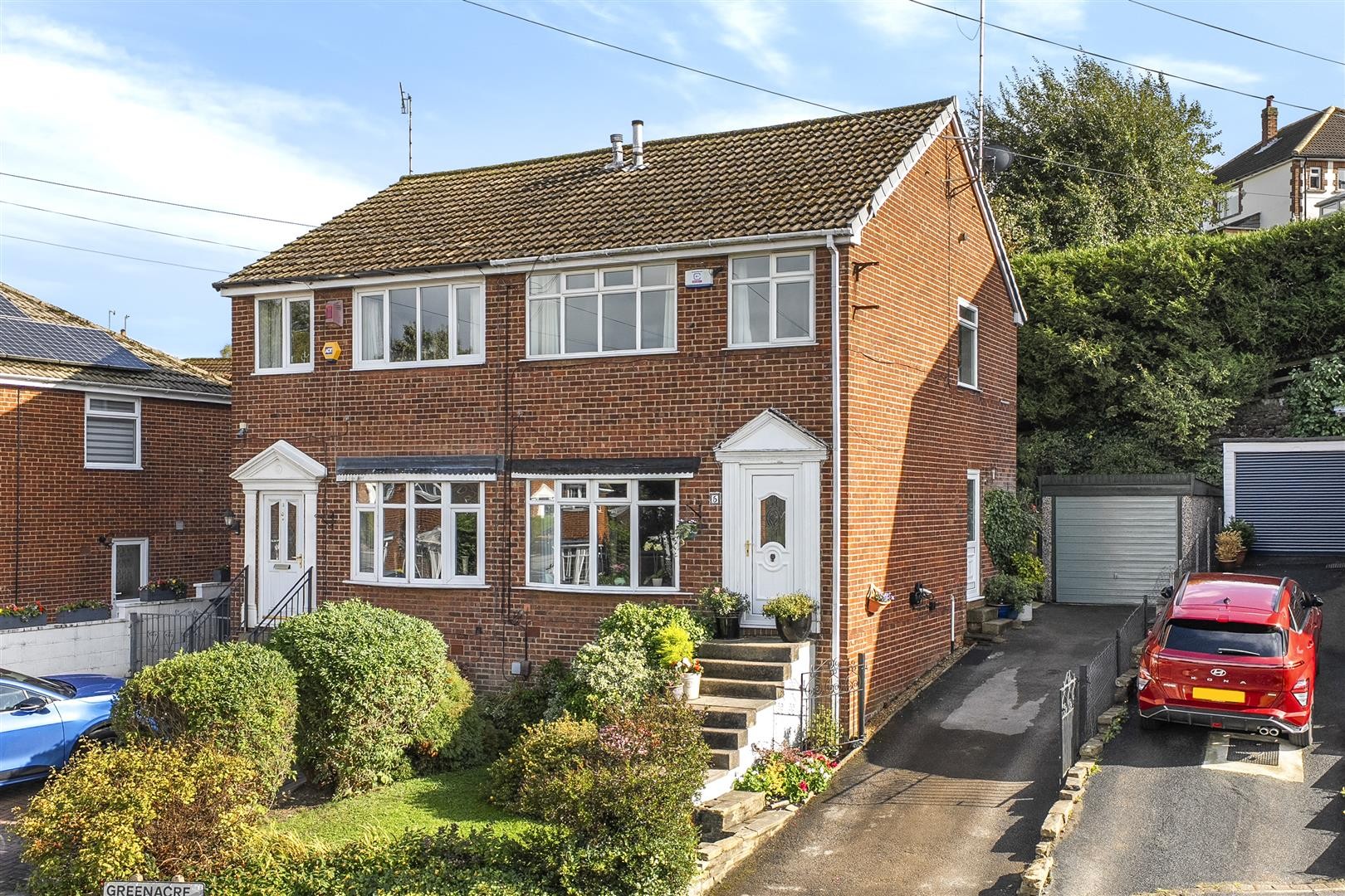 Greenacre Park Rise, Rawdon image 1