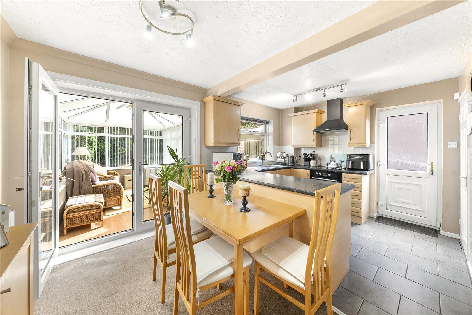 Greenacre Park Rise, Rawdon image 2