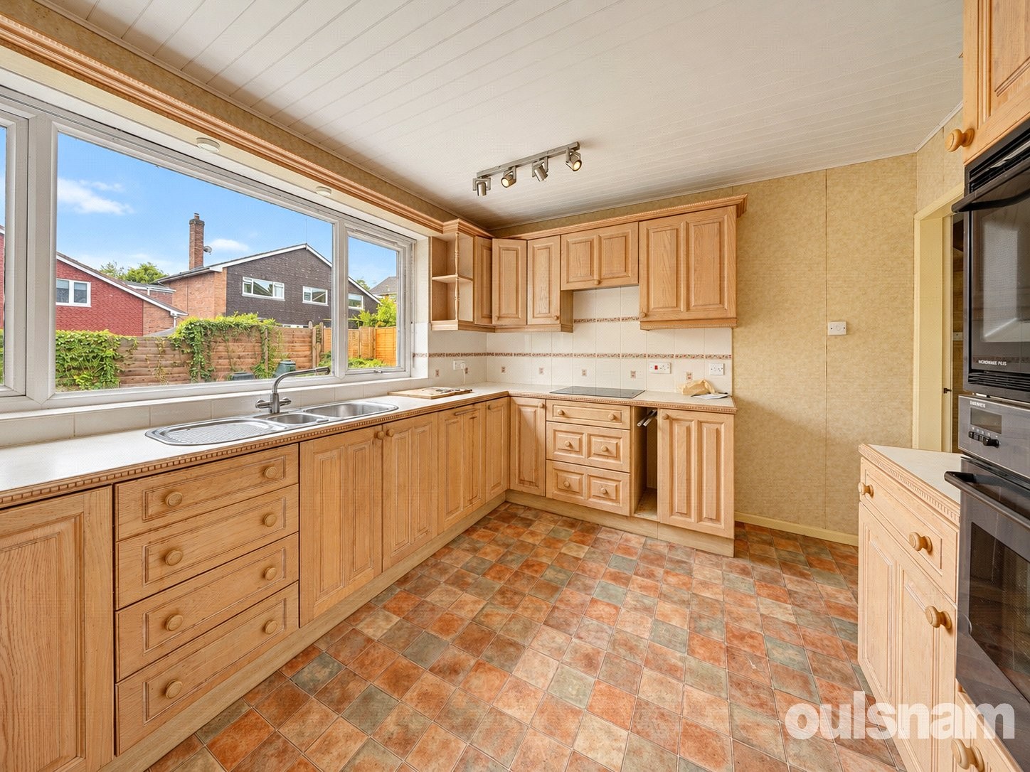 Bainbrigge Avenue, Droitwich, Worcestershire image 3