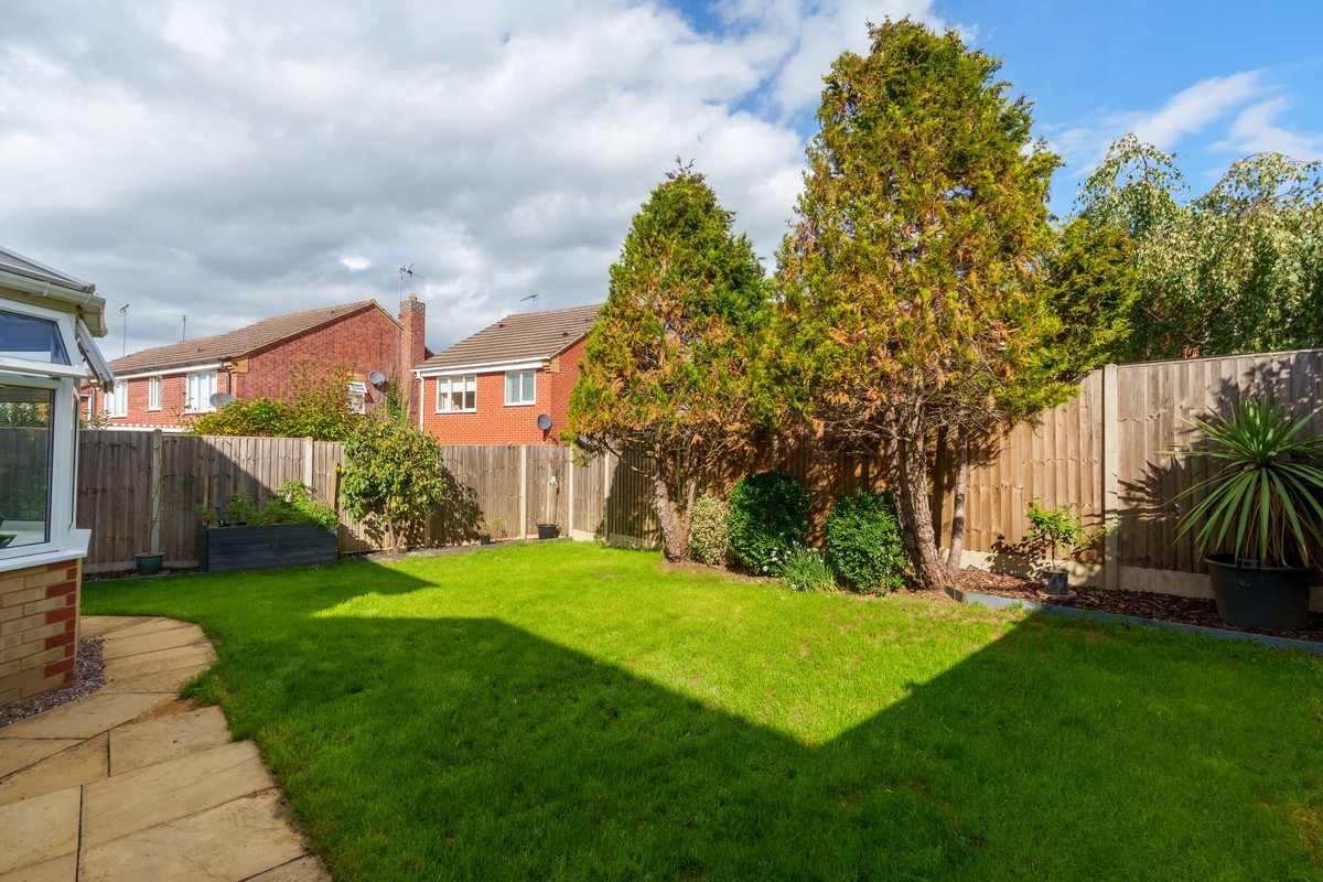 Andrews Way, Raunds image 6