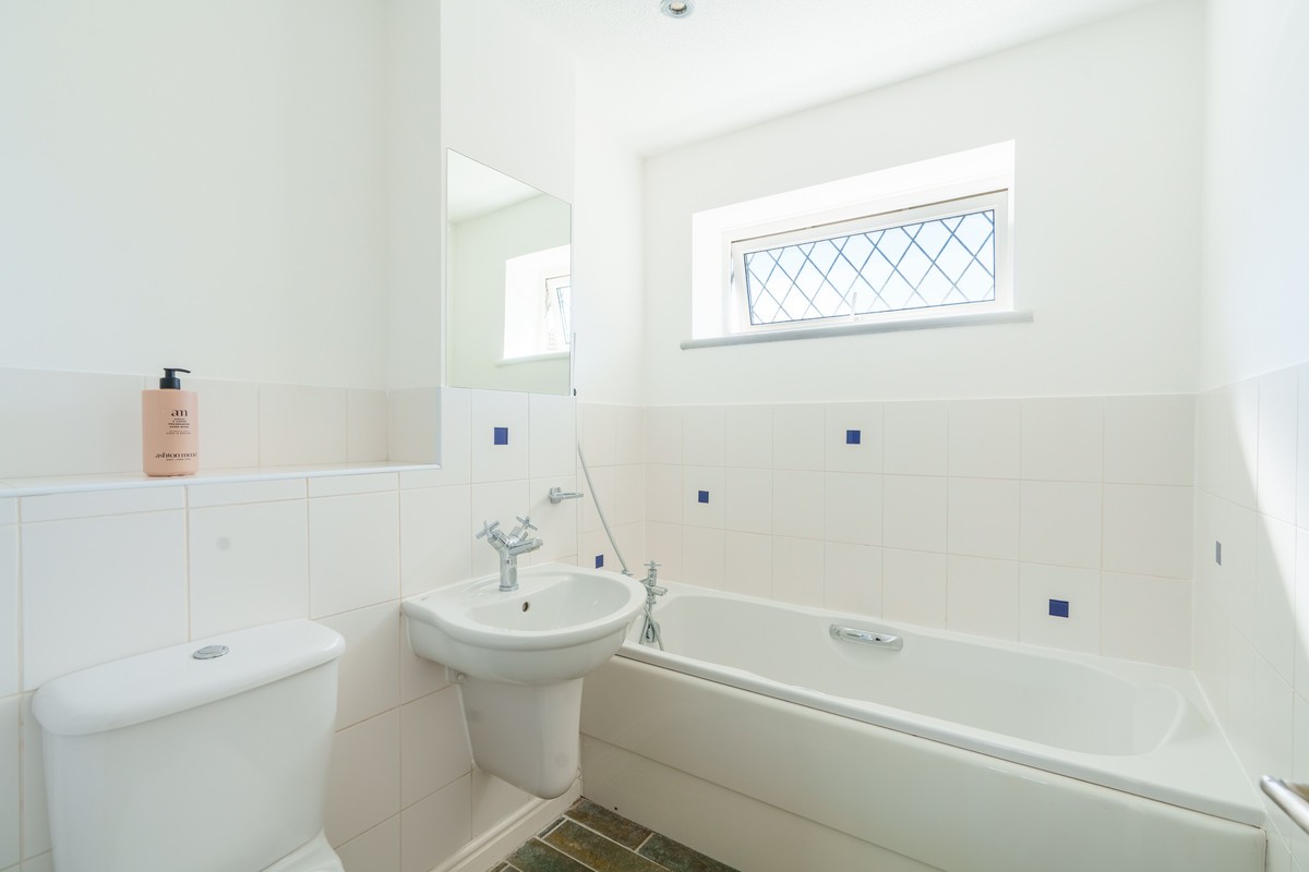 Andrews Way, Raunds image 10