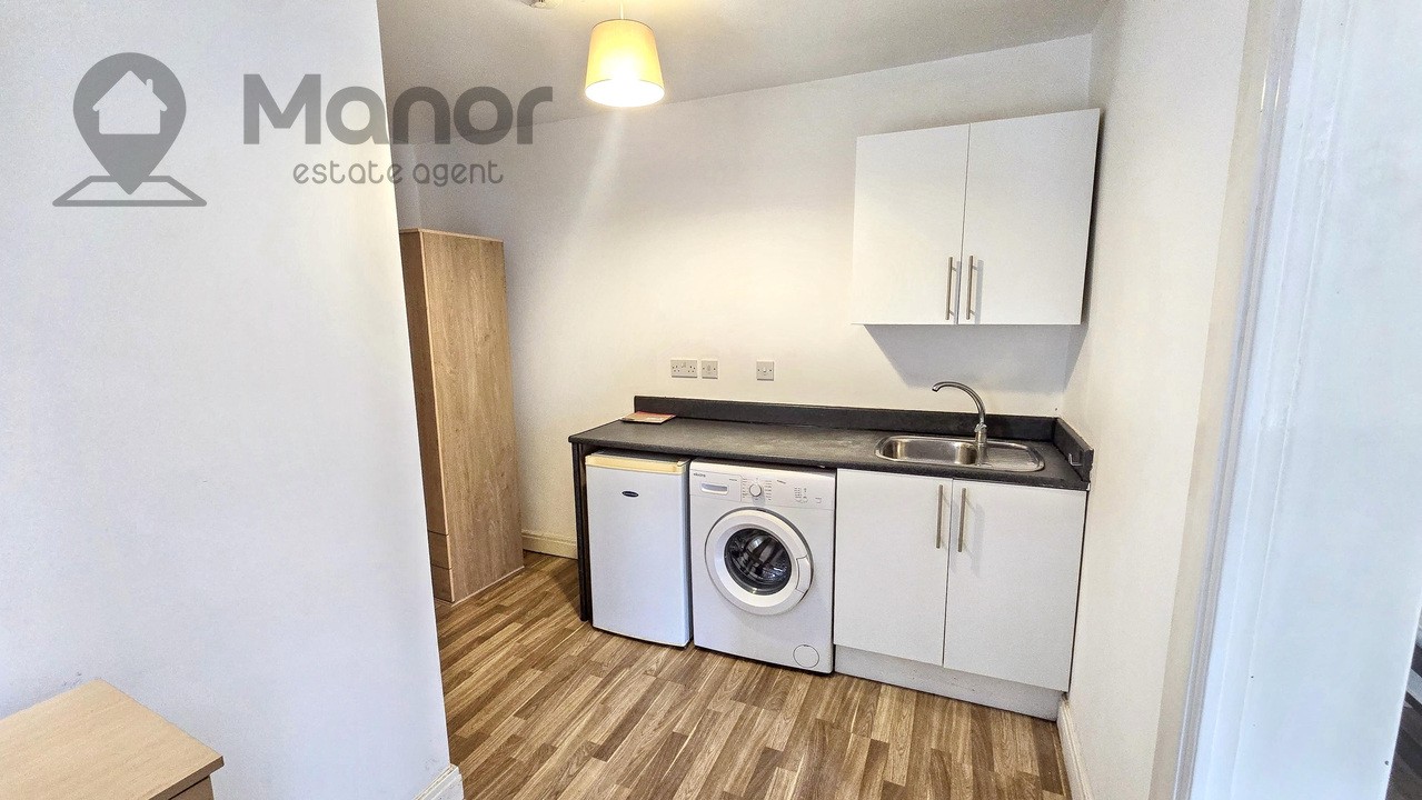 Brentwood Road, Romford, RM1 2RT image 1