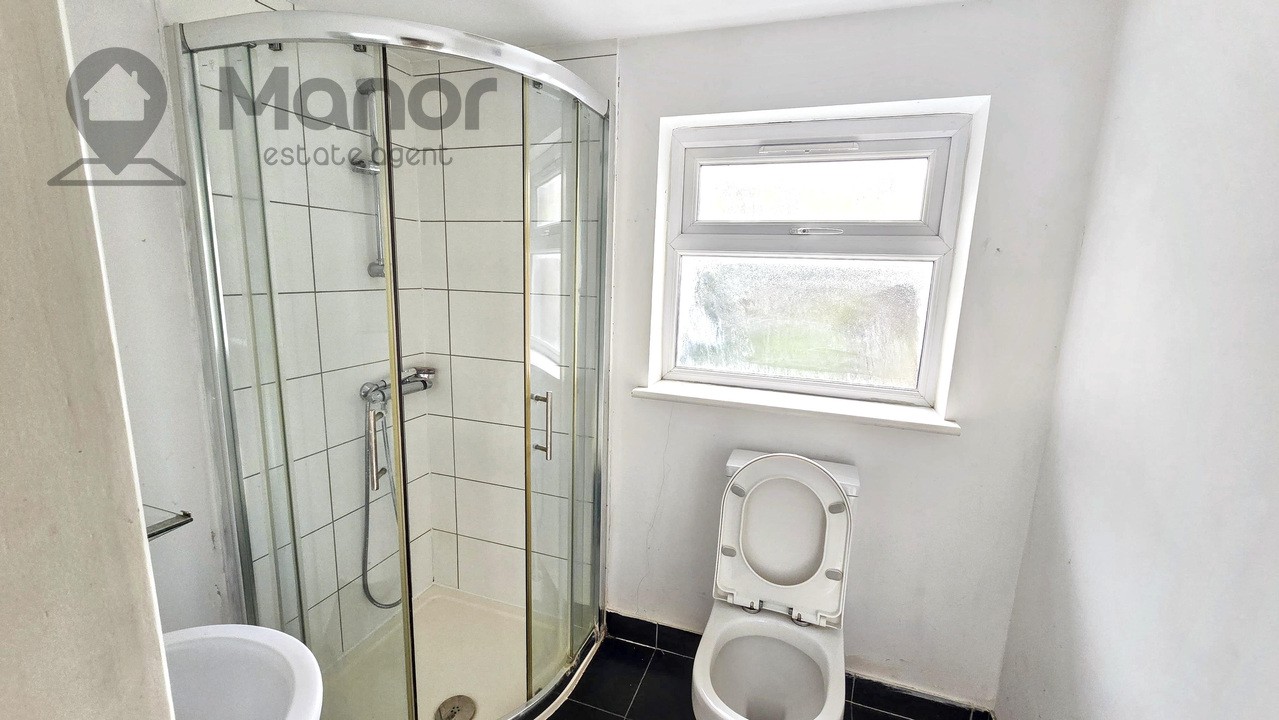 Brentwood Road, Romford, RM1 2RT image 3
