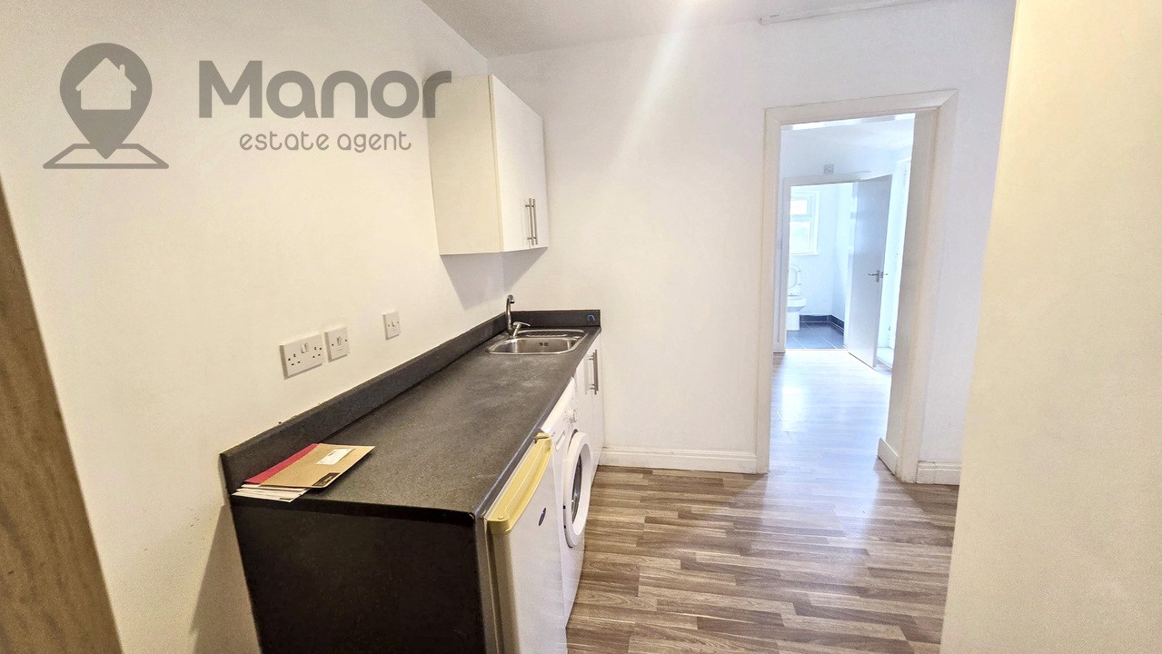 Brentwood Road, Romford, RM1 2RT image 4