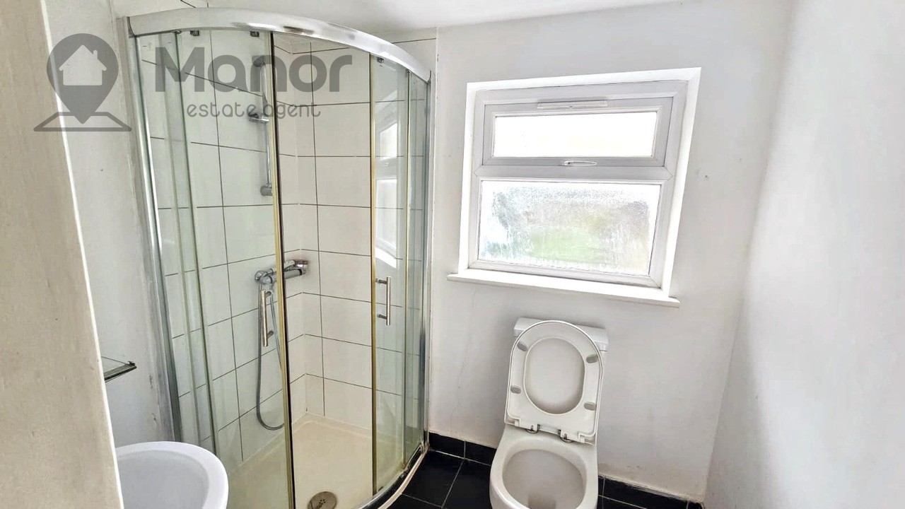 Brentwood Road, Romford, RM1 2RT image 5