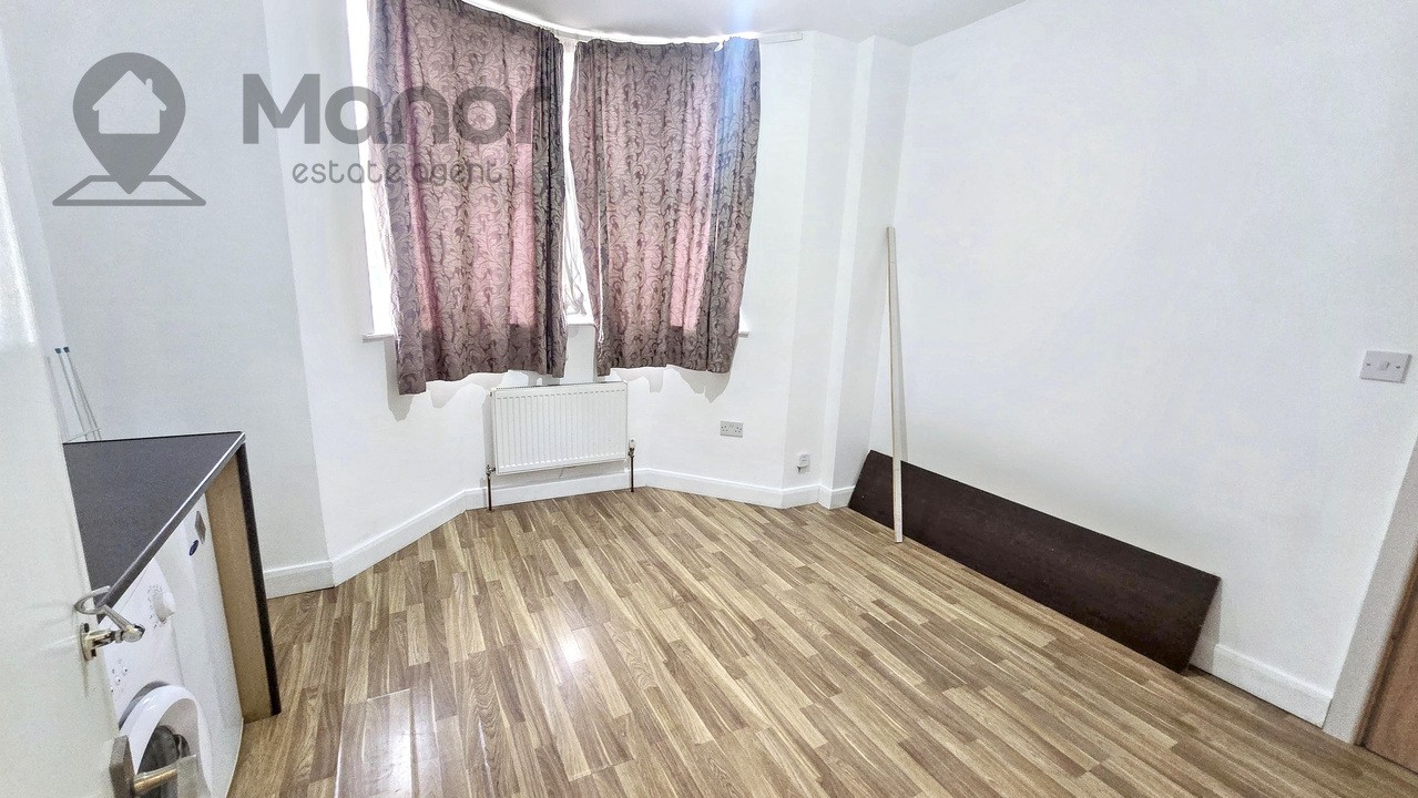 Brentwood Road, Romford, RM1 2RT image 1
