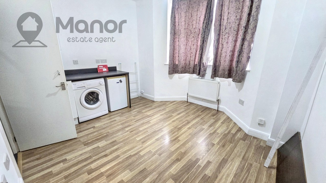 Brentwood Road, Romford, RM1 2RT image 2