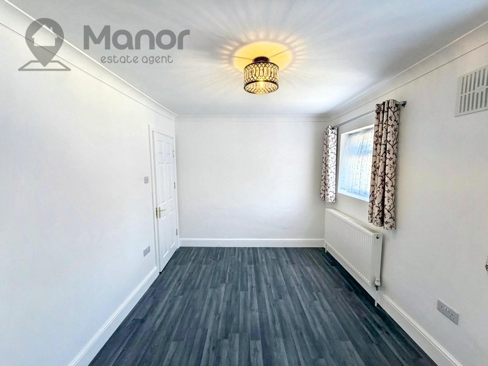 Cardinal Drive, Hainault, IG6 2SJ image 18