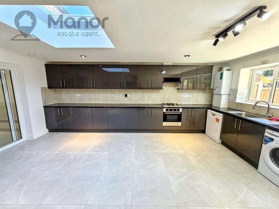 Cardinal Drive, Hainault, IG6 2SJ image 8